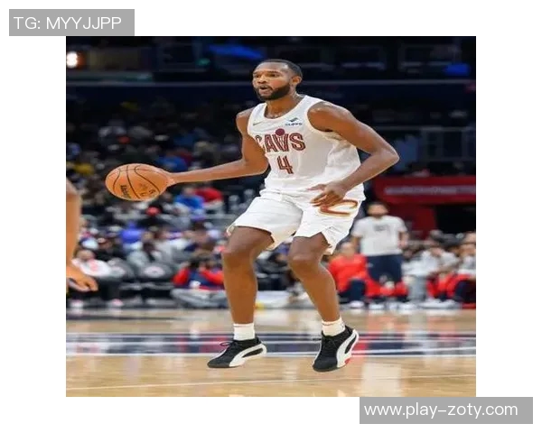 小莫布里与阿伦联手发力半场贡献21分6篮板助力球队争胜